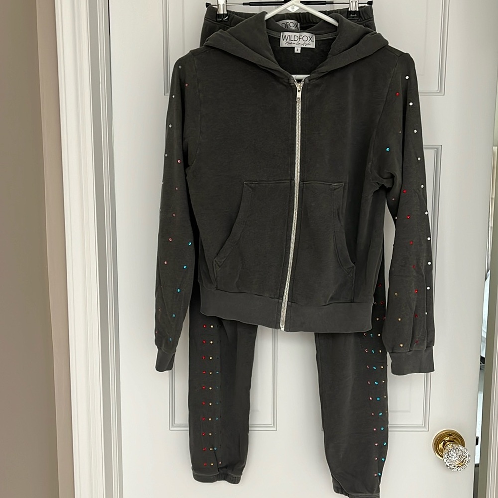 WILDFOX !Gorgeous like new sweatpants with matching hooded zip jacket!